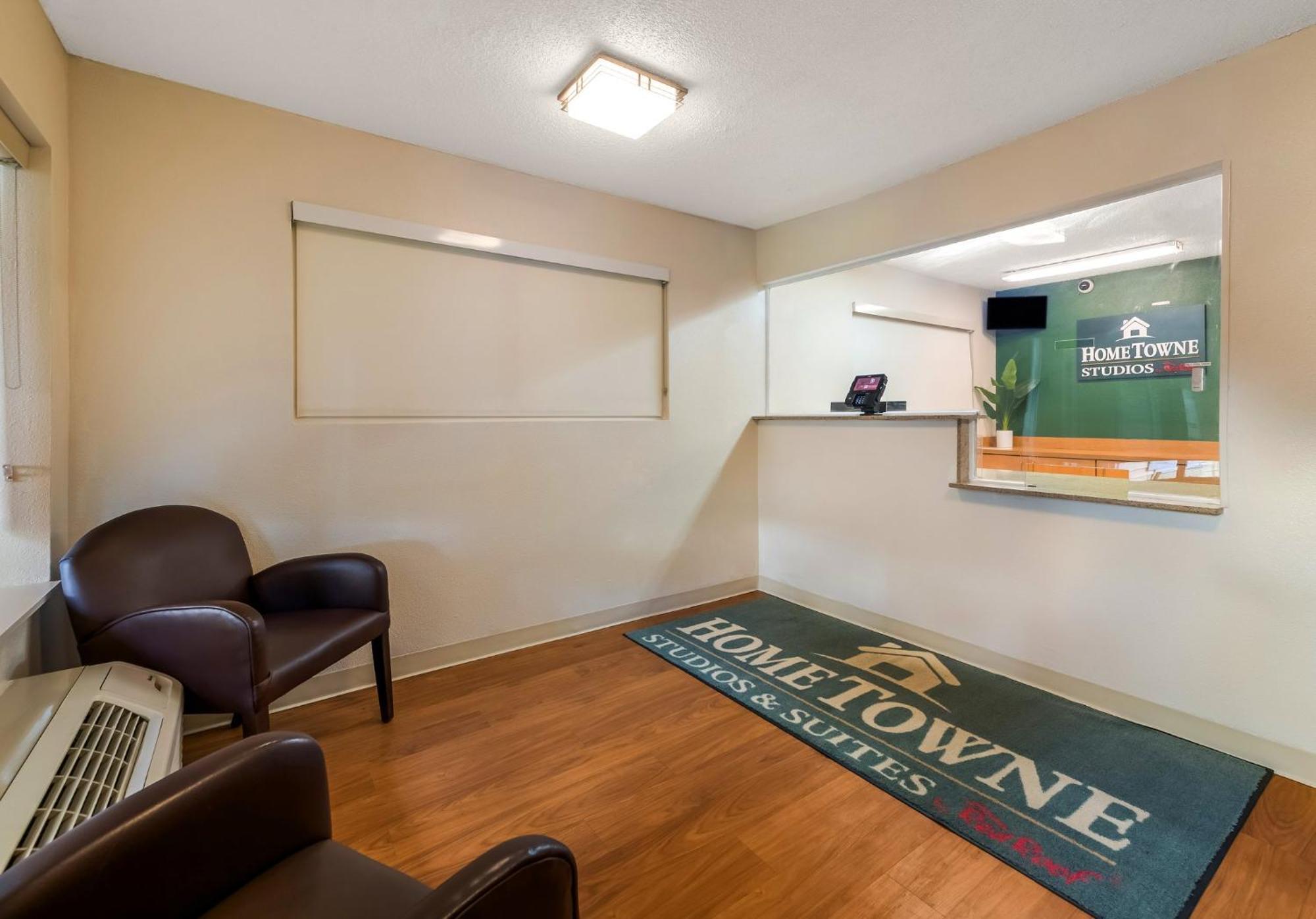 Hometowne Studios By Red Roof Orlando - Ucf Area Alafaya Bagian luar foto