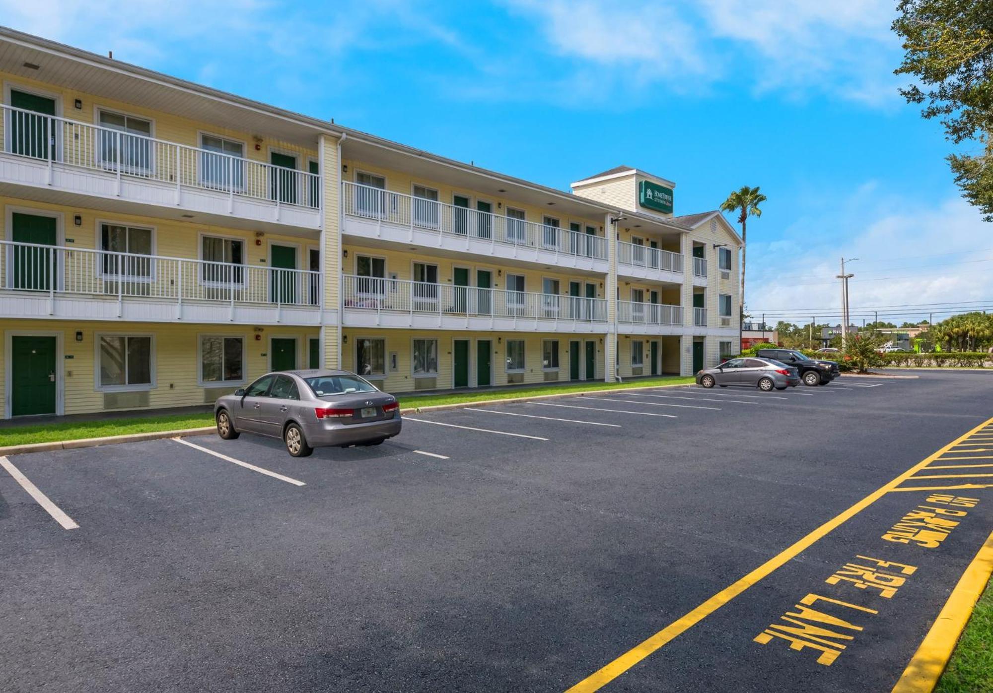 Hometowne Studios By Red Roof Orlando - Ucf Area Alafaya Bagian luar foto