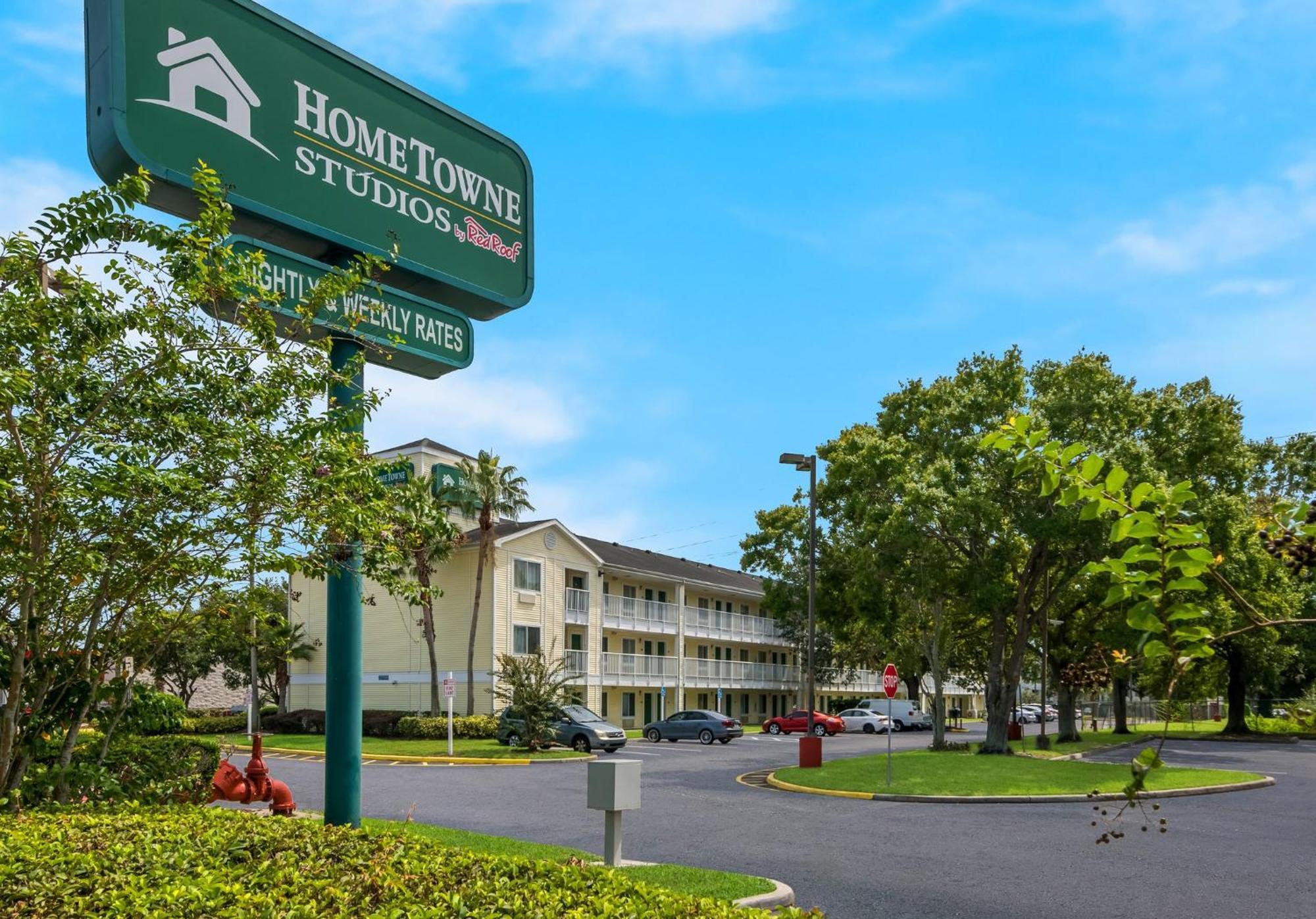 Hometowne Studios By Red Roof Orlando - Ucf Area Alafaya Bagian luar foto