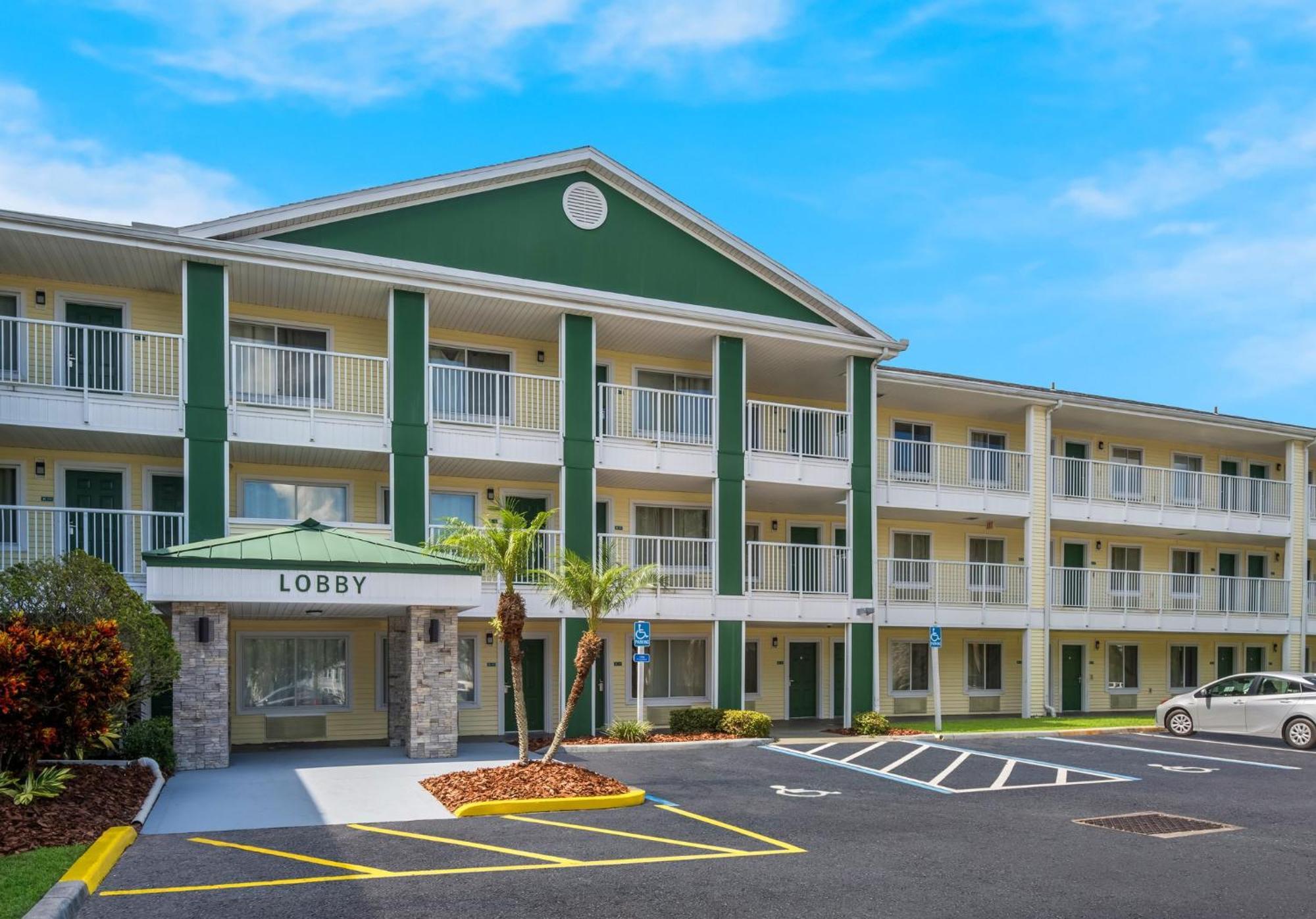 Hometowne Studios By Red Roof Orlando - Ucf Area Alafaya Bagian luar foto
