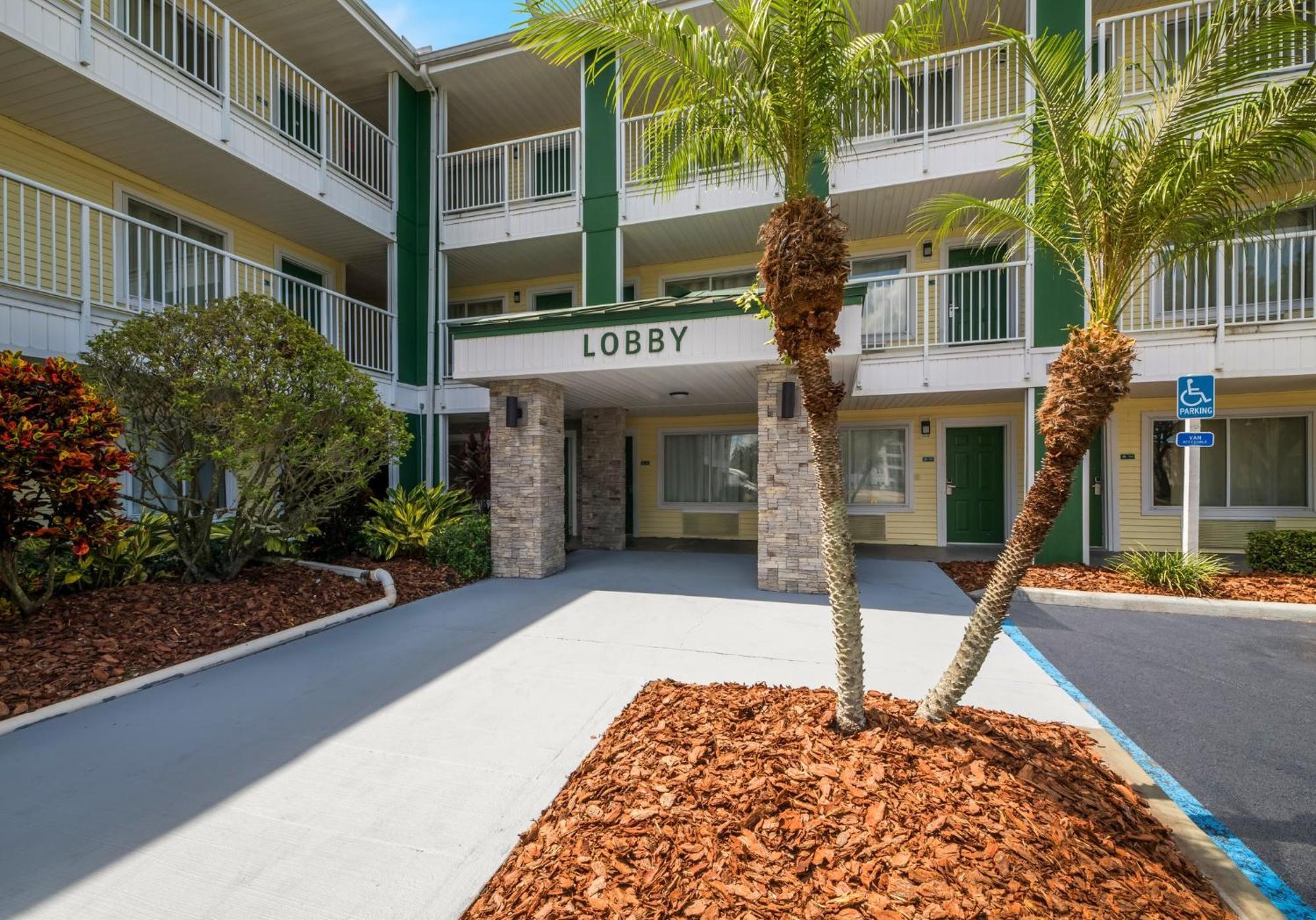 Hometowne Studios By Red Roof Orlando - Ucf Area Alafaya Bagian luar foto