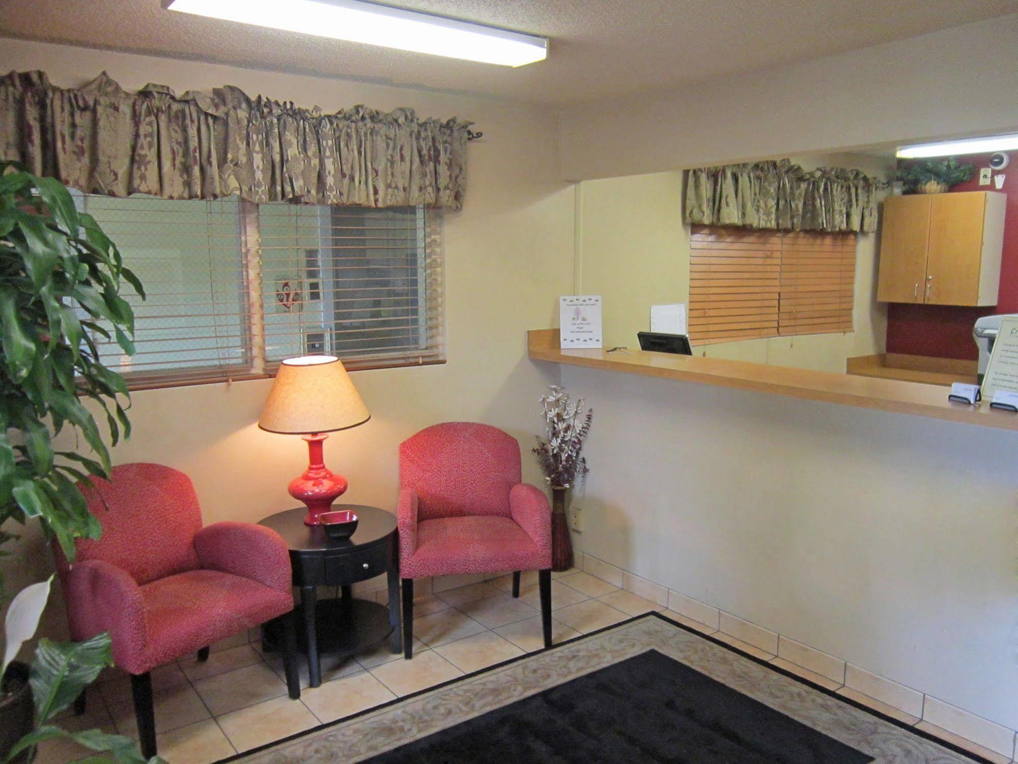 Hometowne Studios By Red Roof Orlando - Ucf Area Alafaya Bagian luar foto